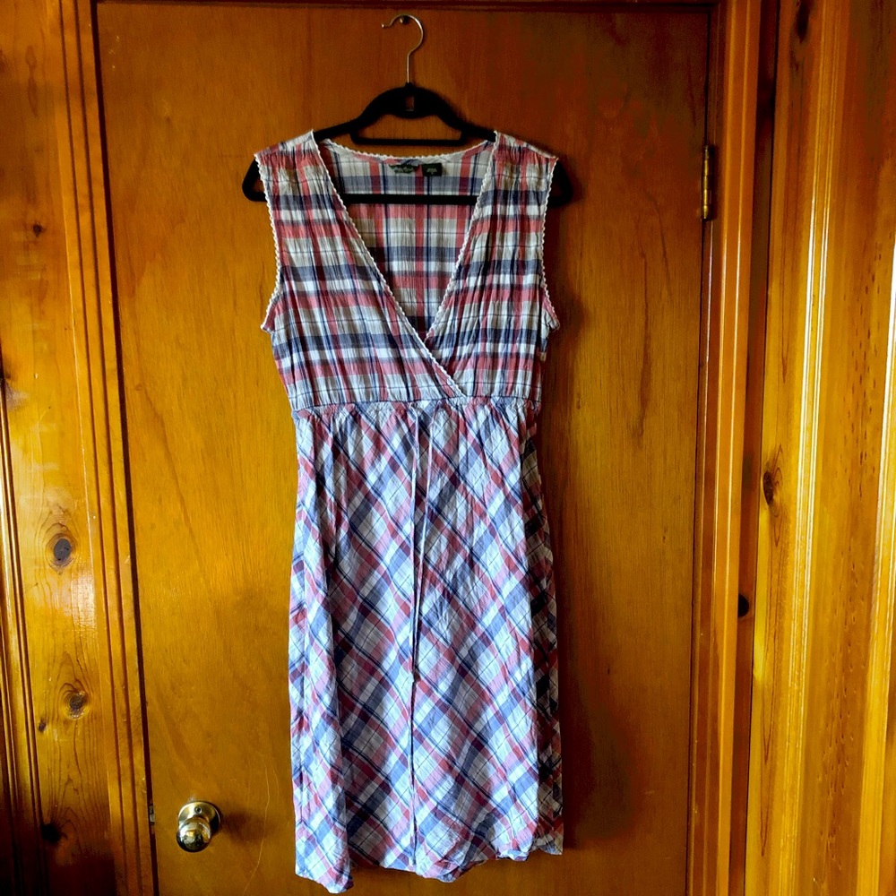Eddie Bauer dress size 12. Comfy, lightweight, feminine, preppy. Knee length